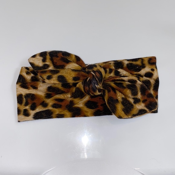 4/$12💘 Eyee kids Bow - Picture 1 of 3